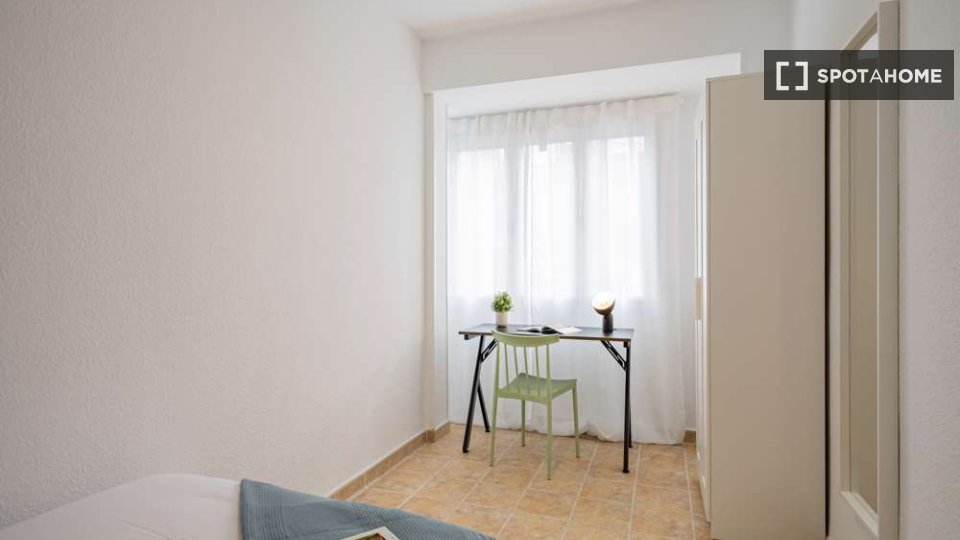 Double room Madrid, 25 beds — photo 9