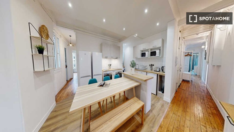 Double room Paris, 9 beds, 160m² — photo 1