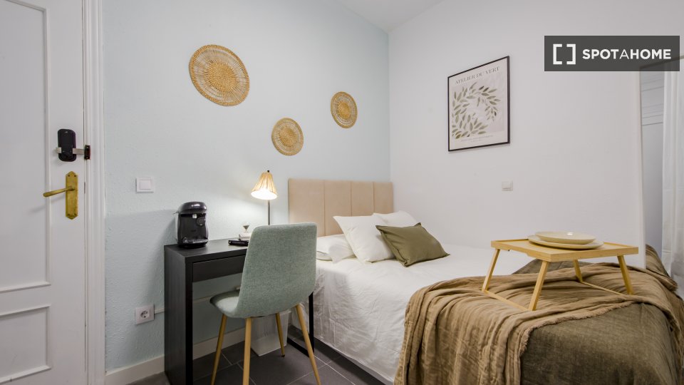 Double room Madrid, 5 beds, 130m² — photo 11
