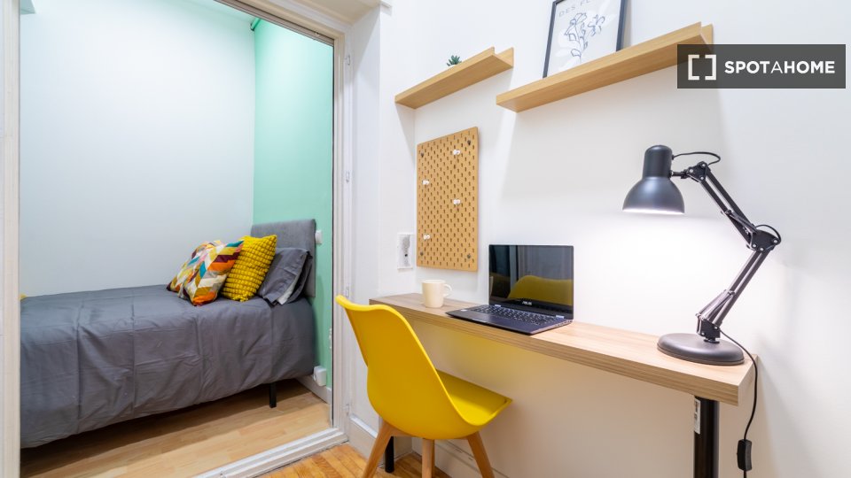 Double room Madrid, 13 beds, 301m² — photo 9