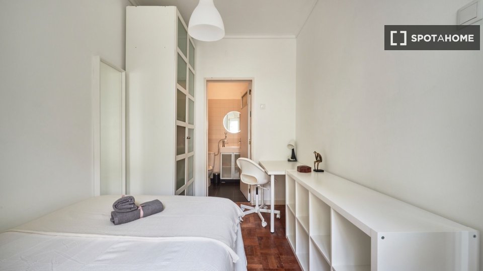 Double room Lisbon, 10 beds — photo 22
