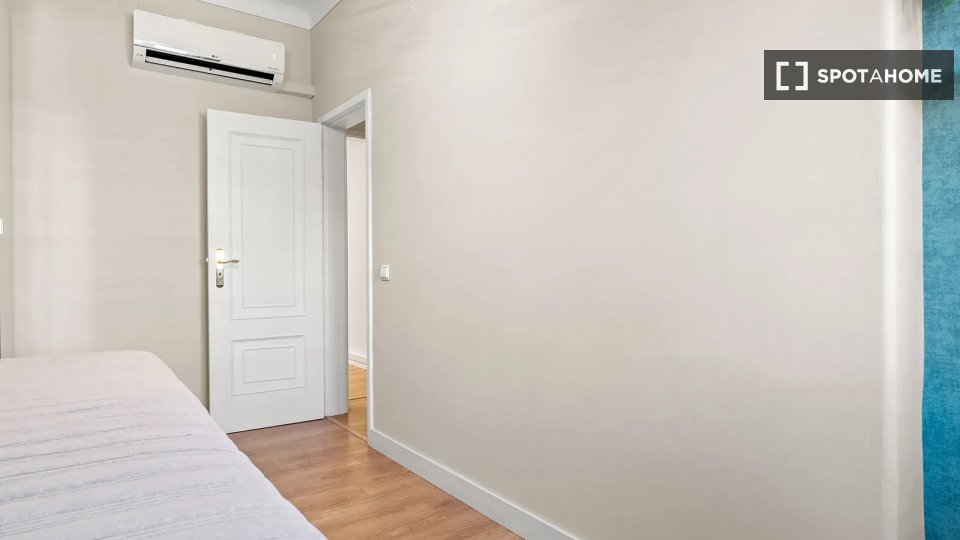 Double room Lisbon, 5 beds — photo 3