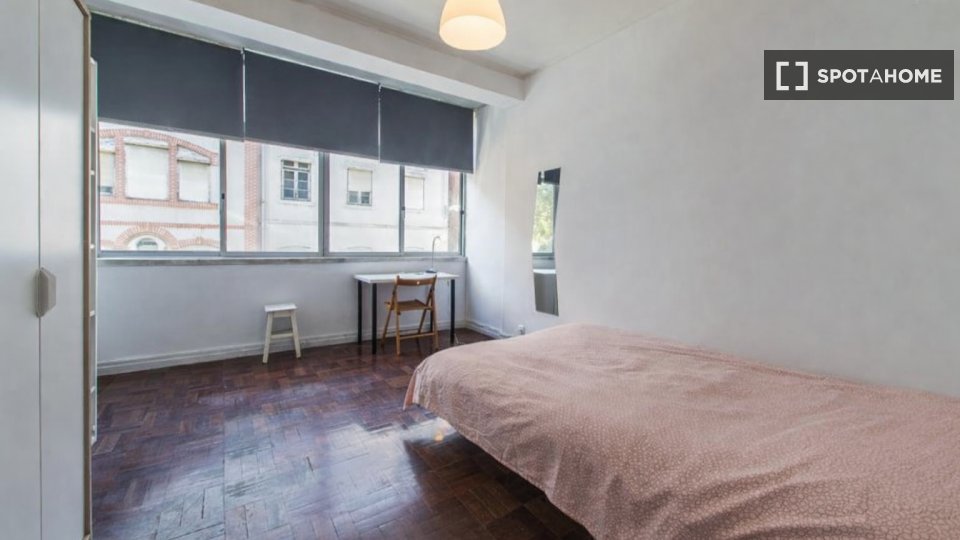 Double room Lisbon, 6 beds — photo 25