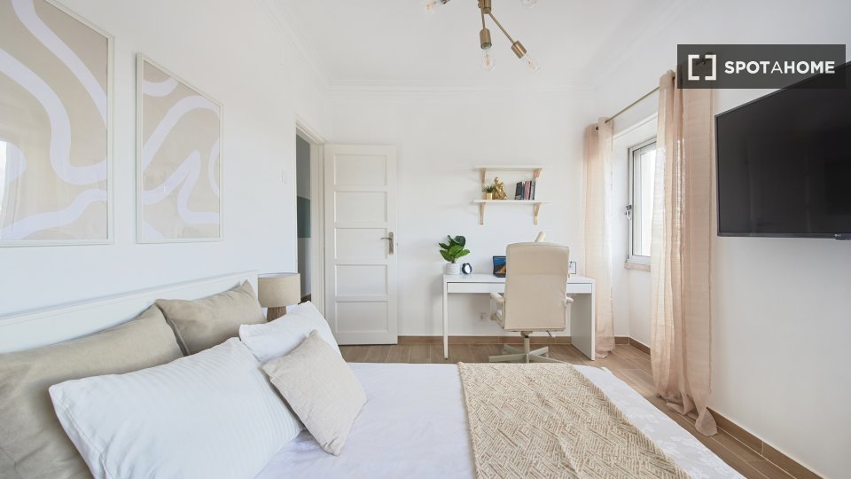 Double room Lisbon, 4 beds — photo 6
