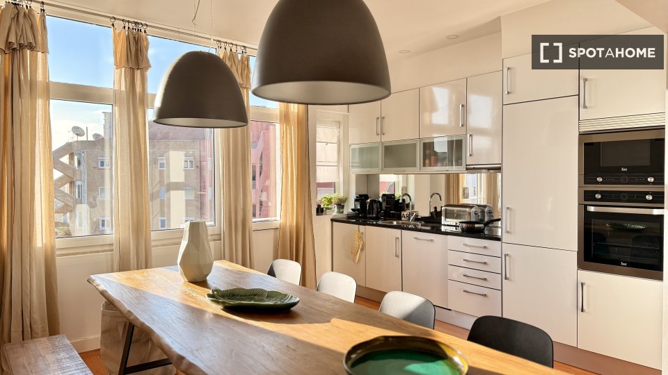 Apartment Lisbon, 2 beds, 90m² — photo 44