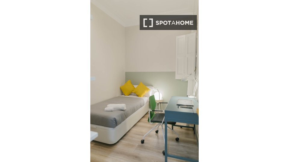 Double room Barcelona, 5 beds — photo 15