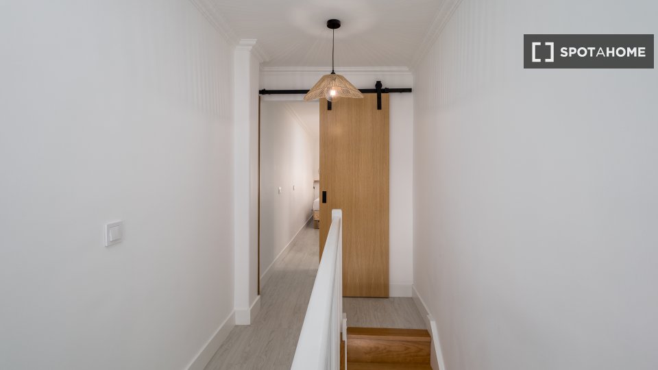 Apartment Lisbon, 1 bed — photo 13