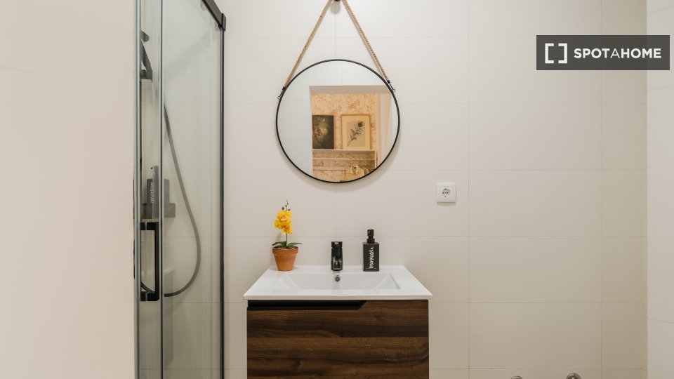 Double room Lisbon, 6 beds — photo 44