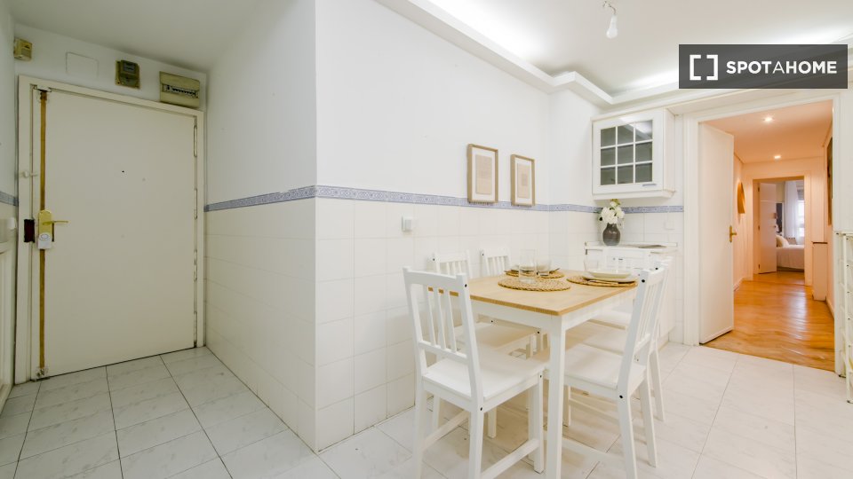 Double room Madrid, 11 beds, 250m² — photo 14