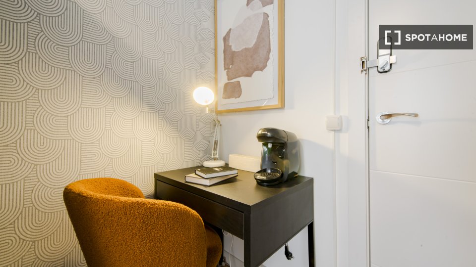 Double room Madrid, 11 beds, 250m² — photo 15