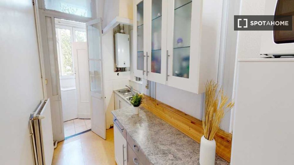 Double room Lille, 3 beds, 60m² — photo 7