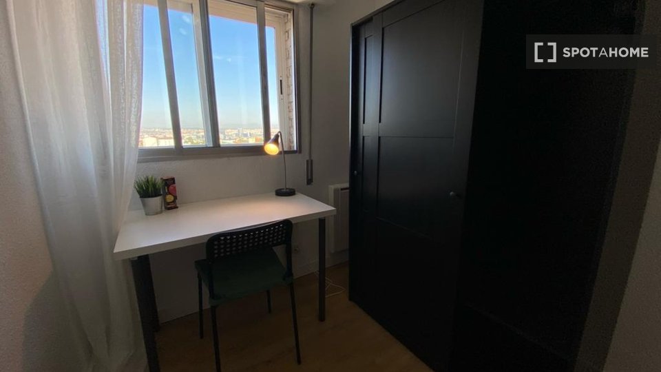 Double room Madrid, 4 beds — photo 5