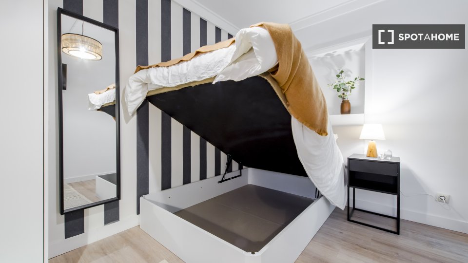 Double room Madrid, 8 beds — photo 12