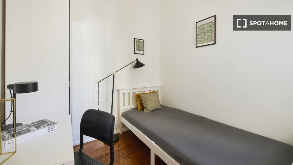 Double room Lisbon, 6 beds — photo 10