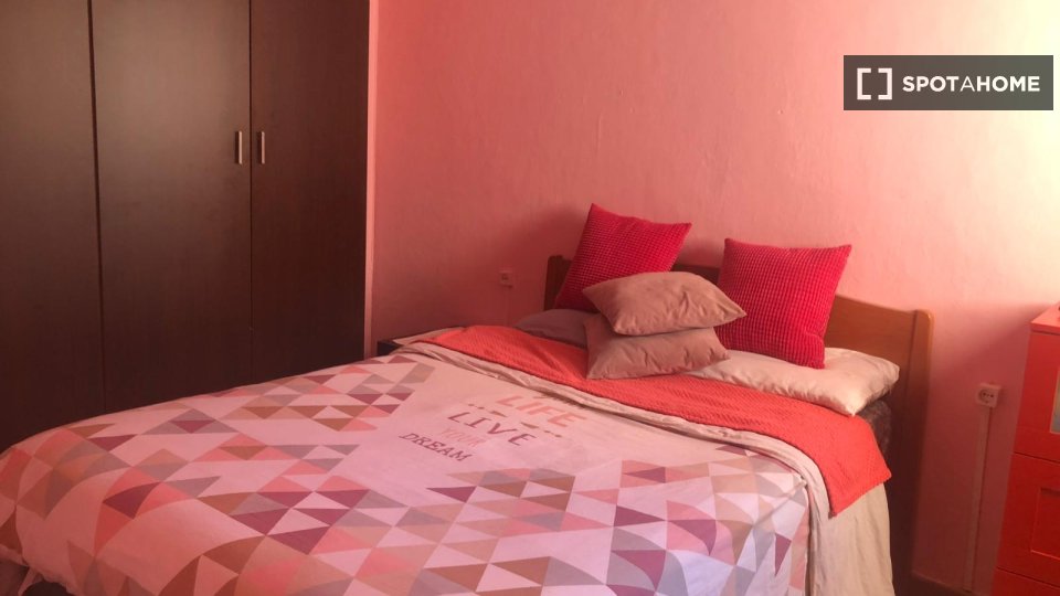 Double room Barcelona, 3 beds, 72m² — photo 8