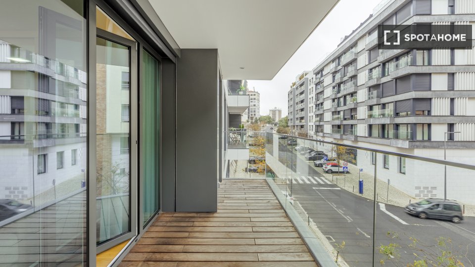 Apartment Lisbon, 3 beds, 133m² — photo 1