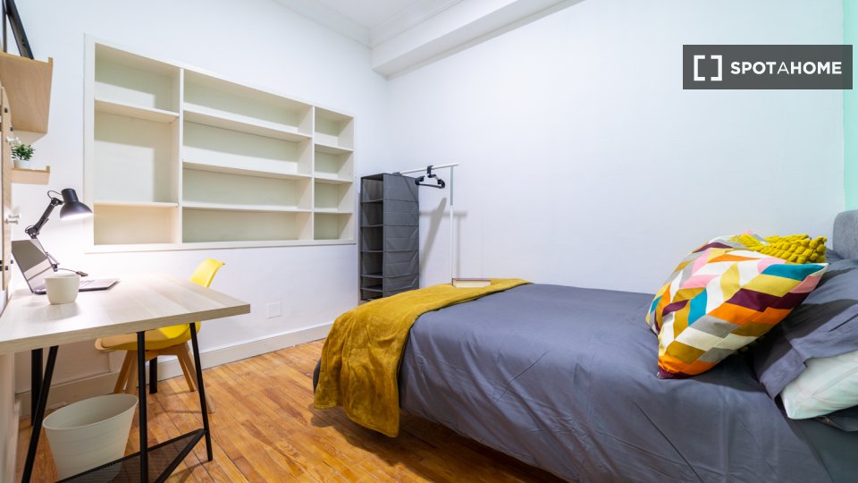 Double room Madrid, 13 beds, 301m² — photo 9
