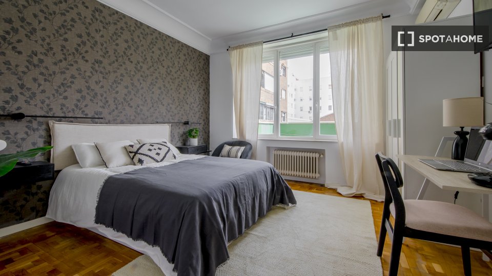 Double room Madrid, 9 beds, 190m² — photo 1