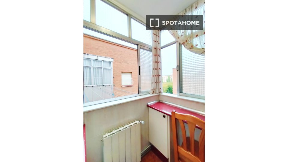 Double room Madrid, 3 beds, 95m² — photo 2