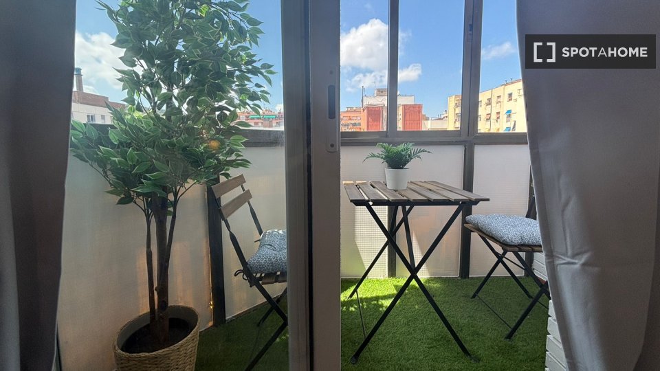 Double room Barcelona, 4 beds, 85m² — photo 5
