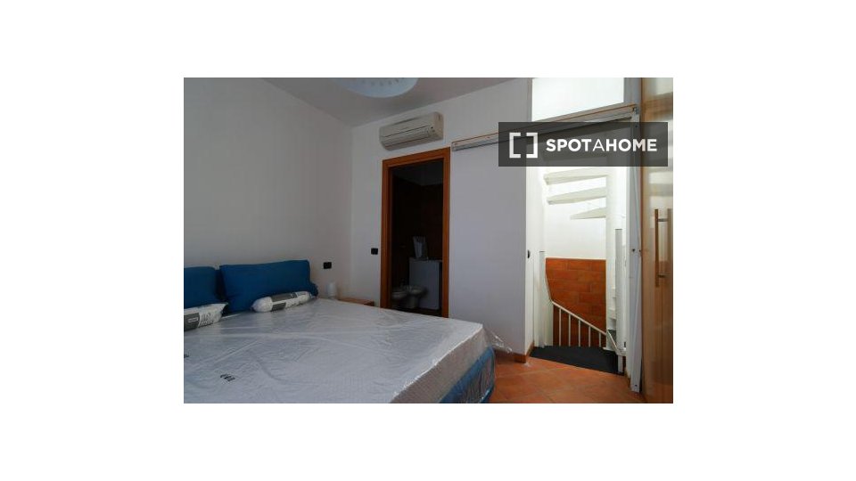 Double room Milan, 2 beds, 77m² — photo 12