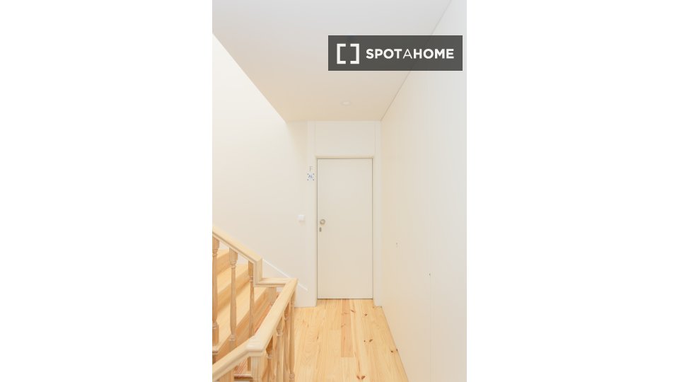 Apartment Porto, 1 bed, 60m² — photo 1