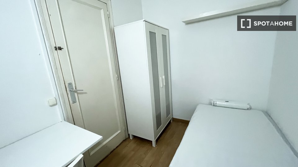 Double room Barcelona, 6 beds, 125m² — photo 18