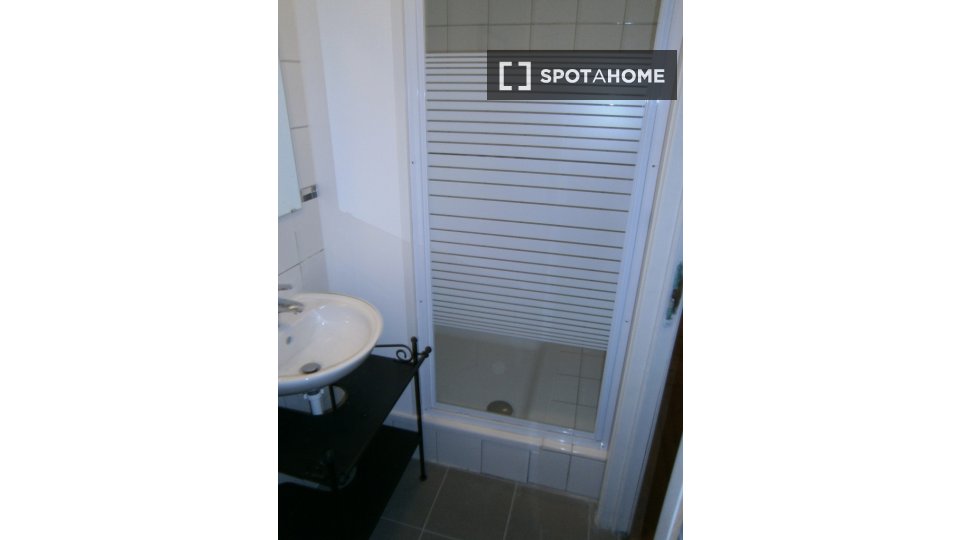 Double room Brussels, 2 beds, 35m² — photo 11