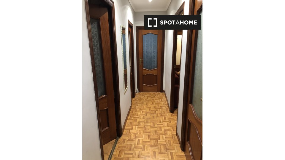 Double room Madrid, 3 beds, 68m² — photo 6