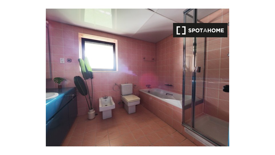 Double room Lisbon, 3 beds, 90m² — photo 7