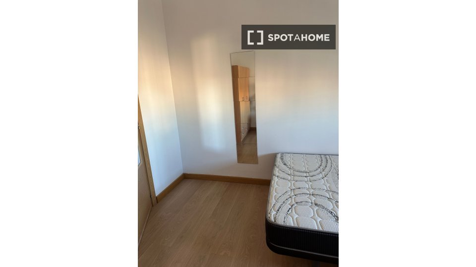 Double room Valencia, 5 beds, 160m² — photo 15
