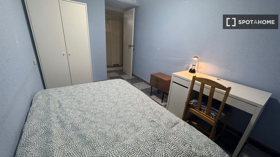 Double room Madrid, 5 beds — photo 4