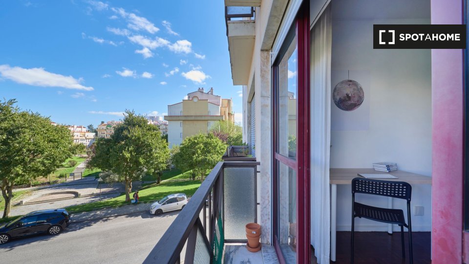 Double room Lisbon, 2 beds — photo 9