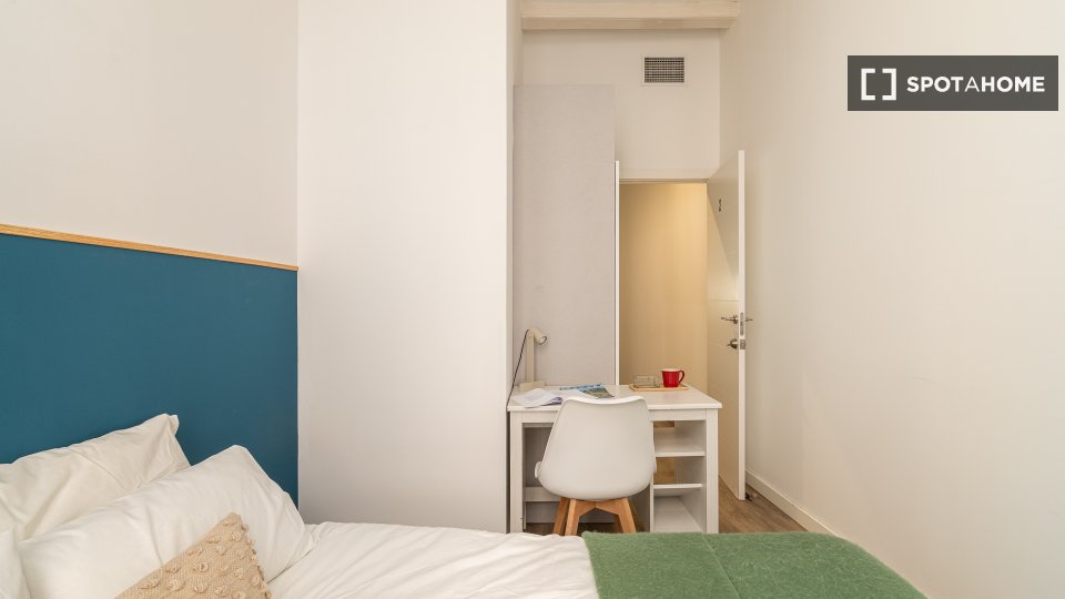 Double room Barcelona, 5 beds, 95m² — photo 20