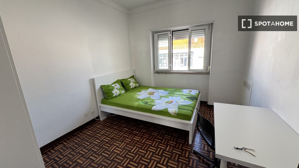 Double room Lisbon, 4 beds, 112m² — photo 18