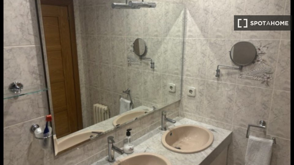 Double room Barcelona, 3 beds, 120m² — photo 6