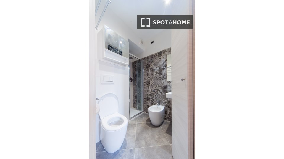 Double room Turin, 3 beds, 85m² — photo 12