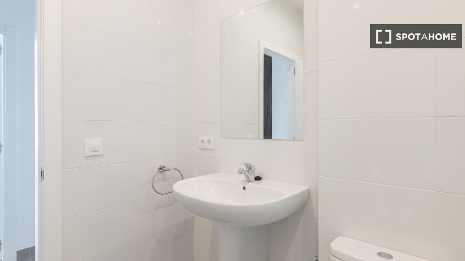 Double room Valencia, 1 bed, 150m² — photo 11