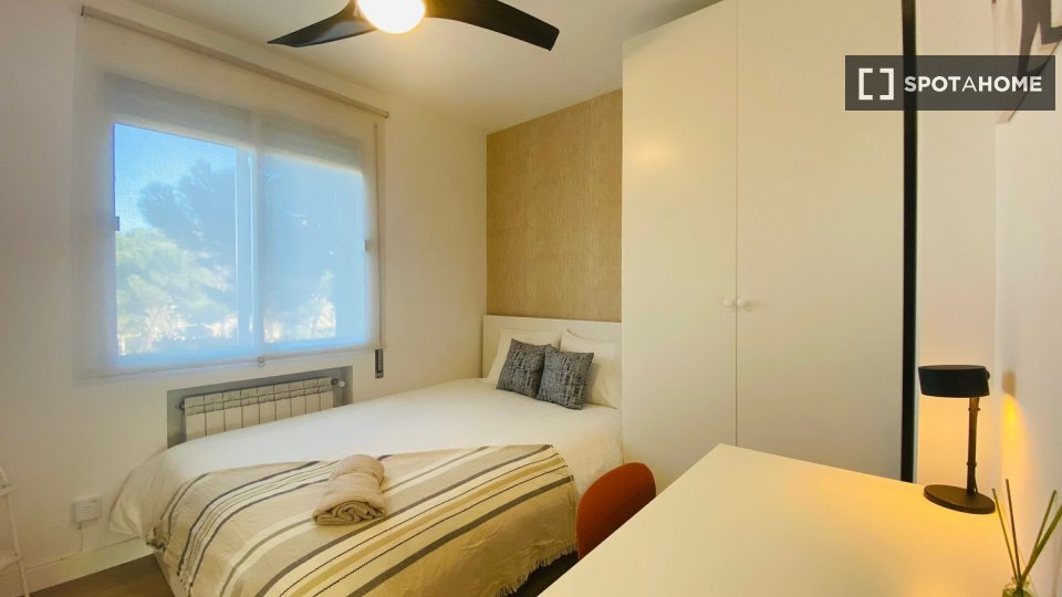 Double room Madrid, 4 beds — photo 13