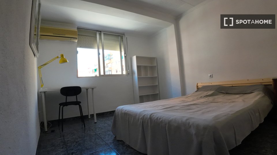 Double room Valencia, 4 beds, 90m² — photo 11