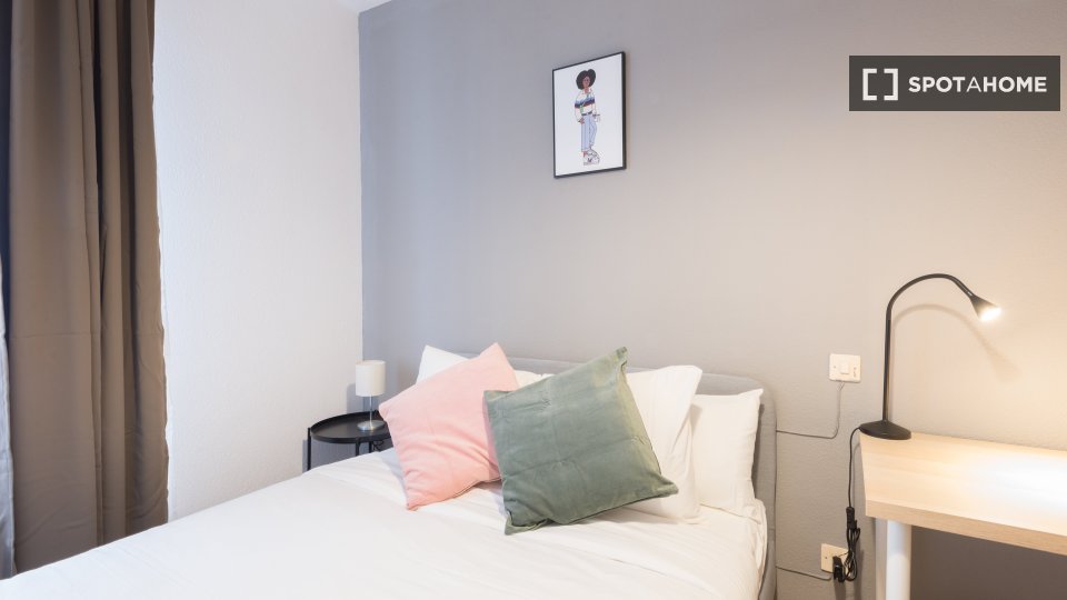 Double room Madrid, 5 beds, 175m² — photo 15