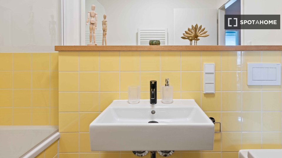 Double room Munich, 4 beds, 97m² — photo 9