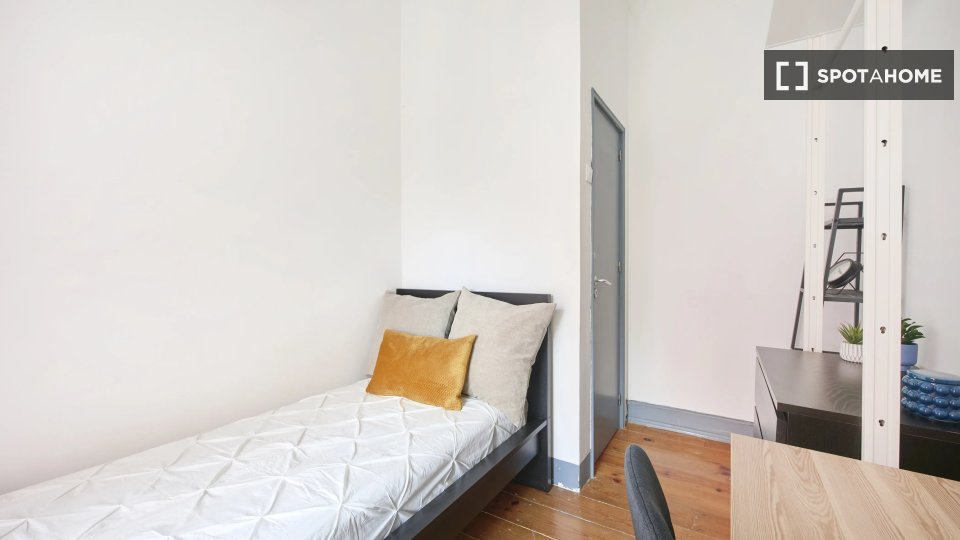 Double room Lisbon, 4 beds — photo 19