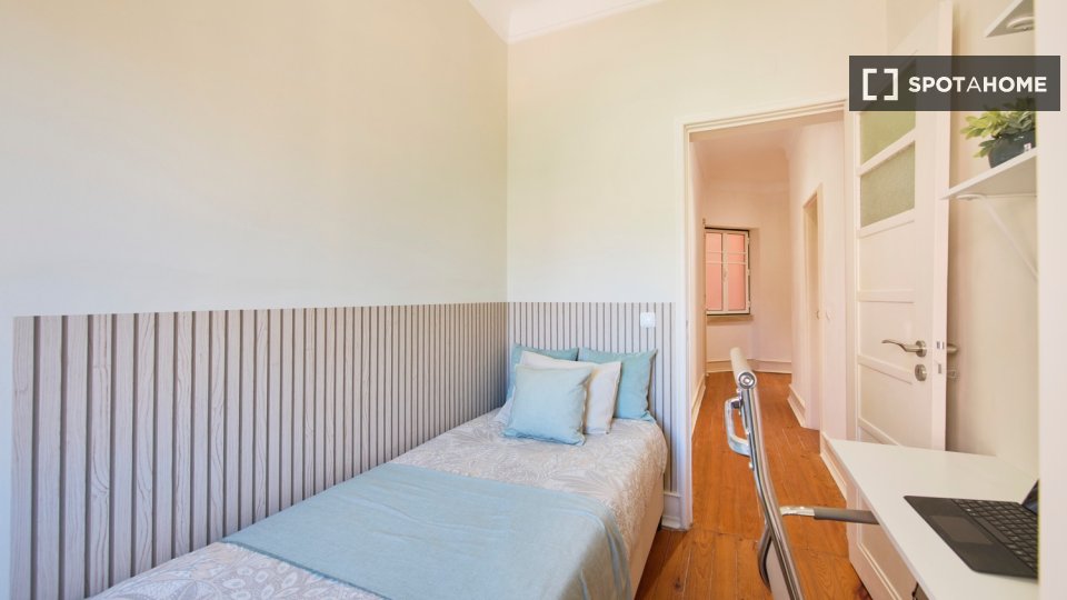 Double room Lisbon, 6 beds — photo 20