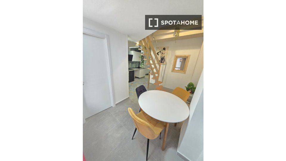 Double room Valencia, 5 beds, 85m² — photo 12