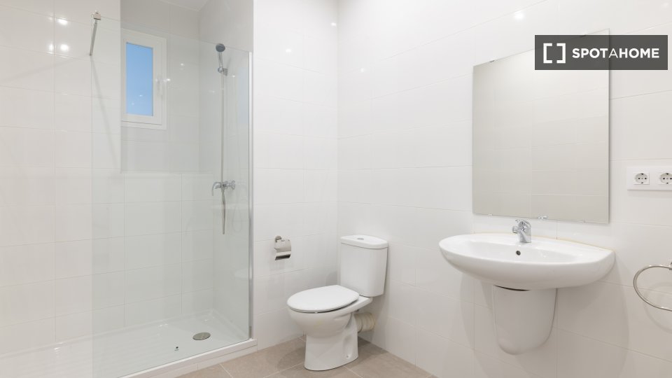 Double room Valencia, 1 bed, 150m² — photo 12