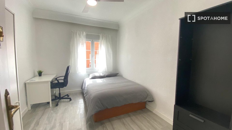 Double room Madrid, 4 beds — photo 8