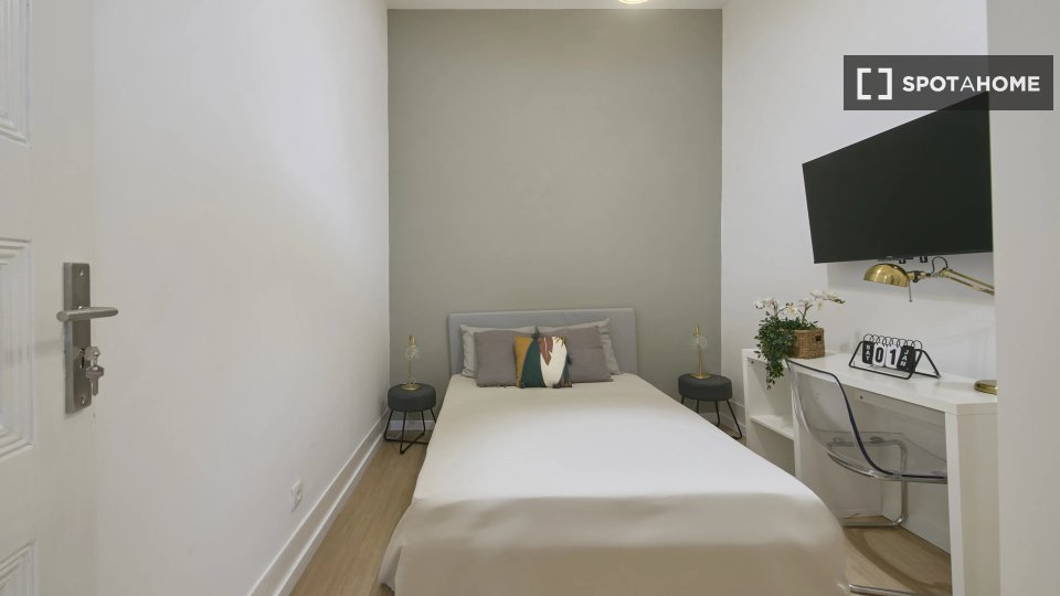 Double room Lisbon, 9 beds — photo 10