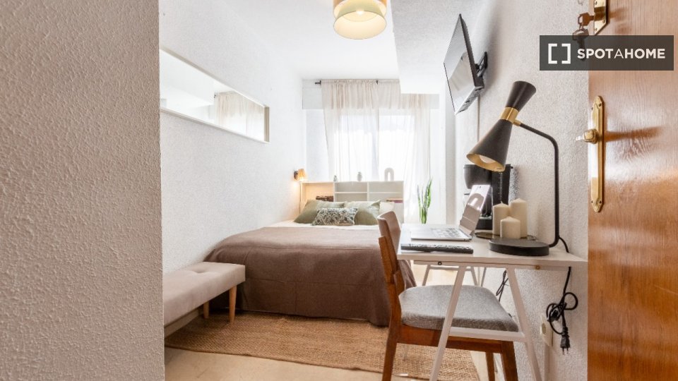 Double room Alicante, 7 beds, 150m² — photo 12
