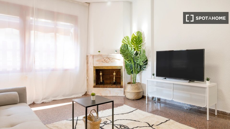 Double room Alicante, 3 beds — photo 4